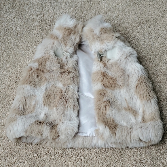 Faux Fur Girls Vest - Picture 2 of 5